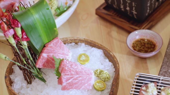 日本料理餐厅一桌菜品展示