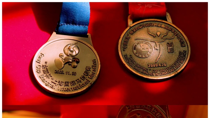 4K自拍上海马拉松、扬州马拉松获奖奖牌