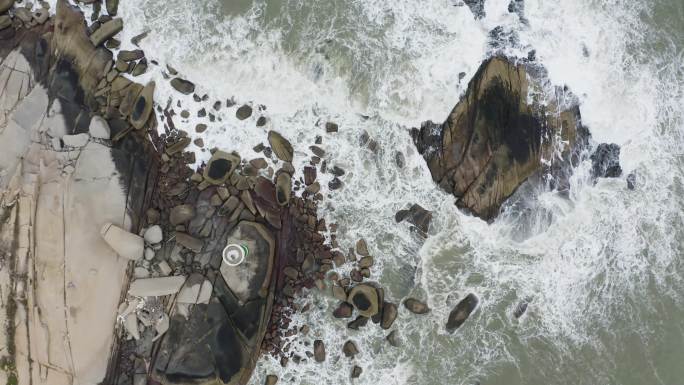 航拍 礁石 海岸线 海浪