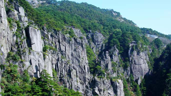 4K航拍高山云雾游客