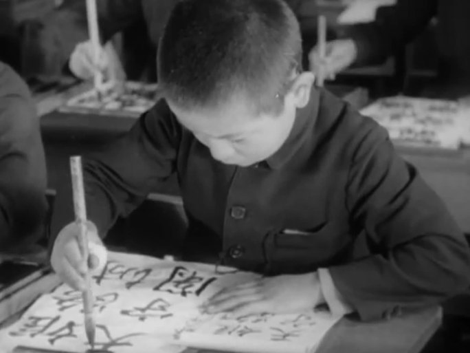 40年代日本课堂写毛笔字