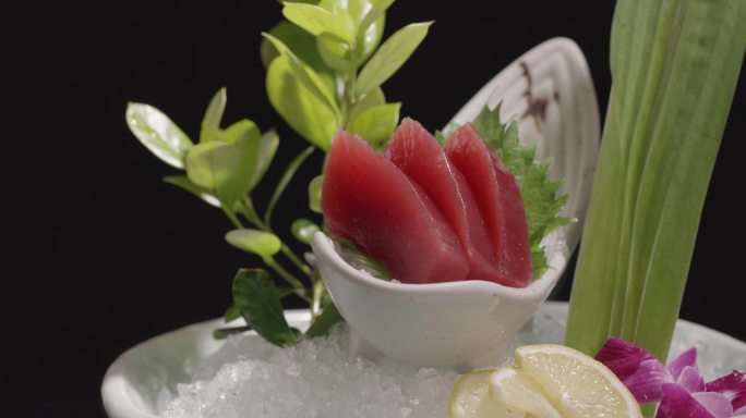 日本料理金枪鱼刺身生鱼片
