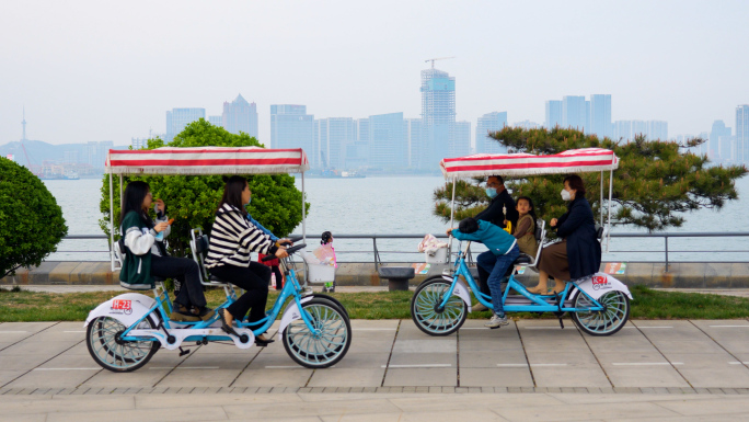 海边，双人自行车