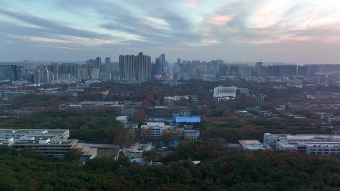 飞跃喻家山遇见华中科技大学，特殊运镜航拍