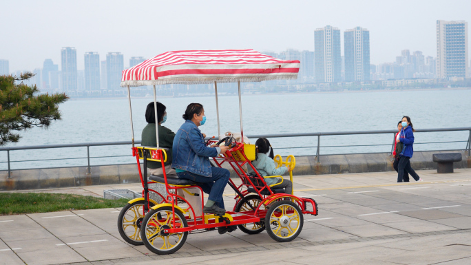 海滨骑自行车