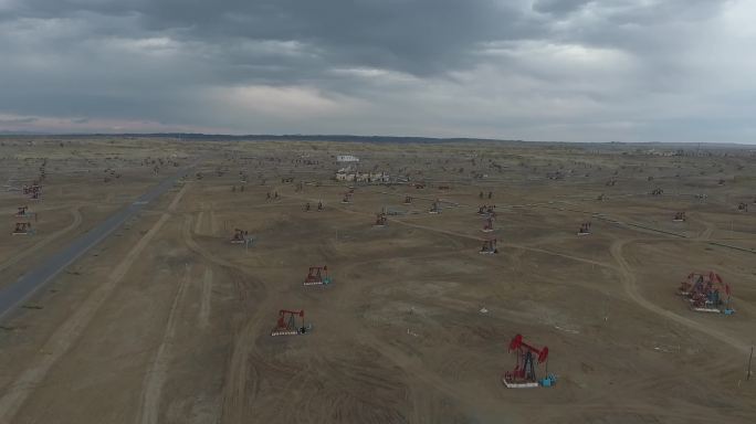 新疆克拉玛依魔鬼城，石油开采基地