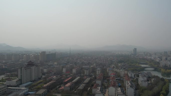 航拍雾中的山东青州城市建筑风景