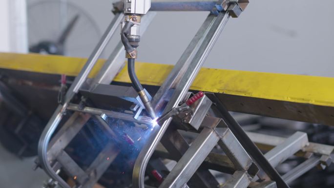 自动焊接机械臂自动生产线