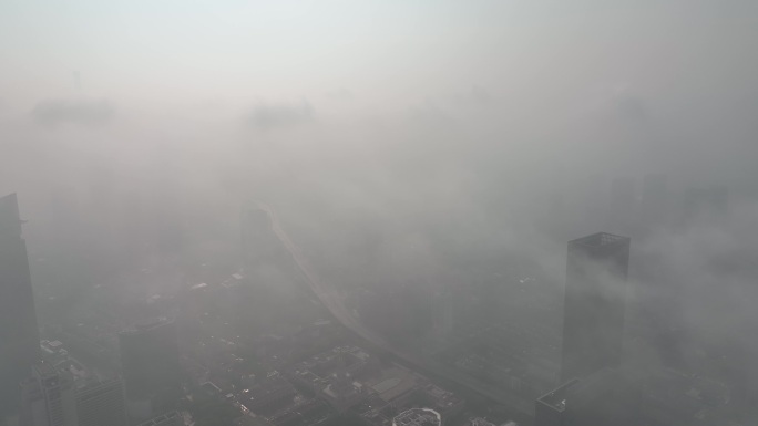 4K原素材-航拍迷雾中的城市上海