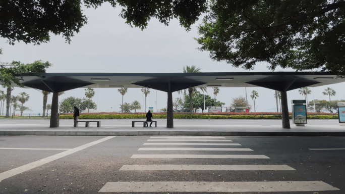 4k 超大公交车站 有设计感的站台环岛路