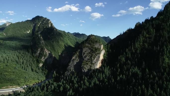 陡峭山脉山区高山绿色植被航拍