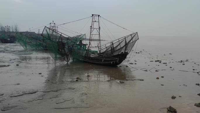 4K原素材-航拍钱塘江滩涂渔船