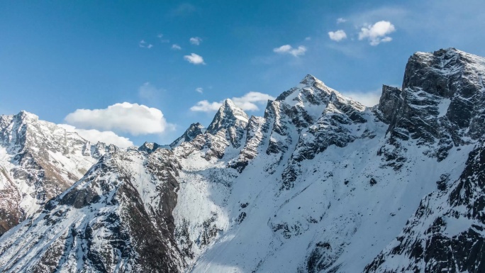 川西日照雪山航拍延时素材