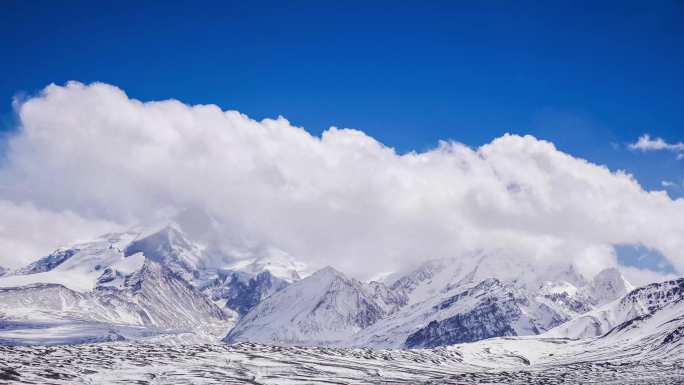 西藏希夏邦马雪山云朵延时视频素材