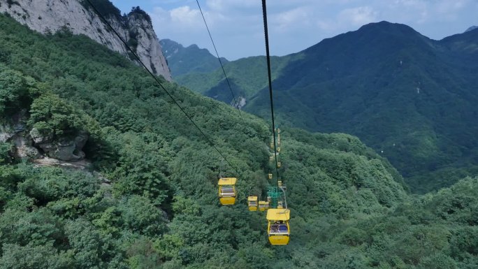 大山山景乘坐索道空镜