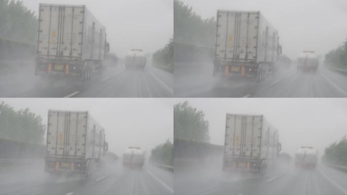 雨中汽车行驶在高速公路上飞溅水花慢镜头