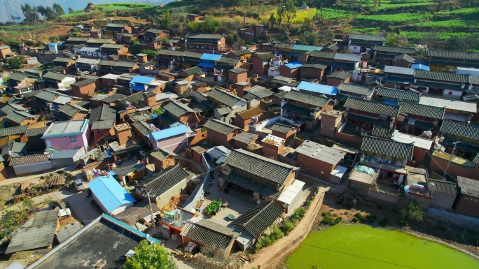 高原小村落双柏县小麦地冲村航拍4K素材