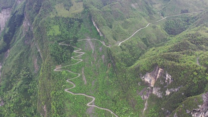 四川山区山路十八弯  航拍