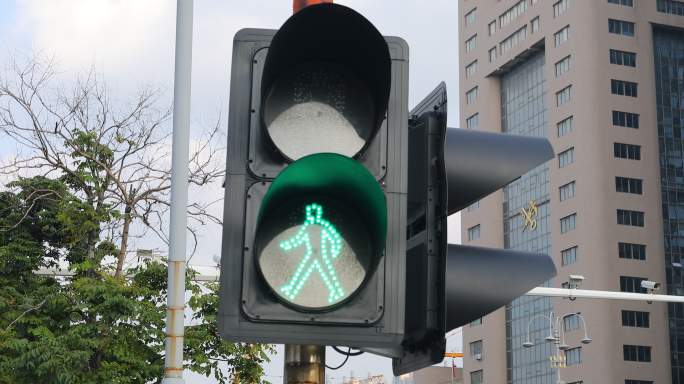 马路边红绿灯特写素材