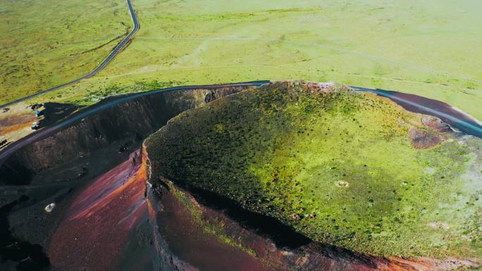 4K航拍内蒙乌兰哈达草原火山口