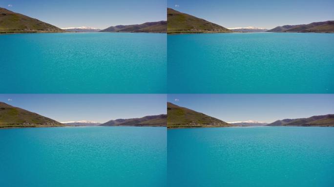 贴近水面航拍碧蓝色的羊卓雍错