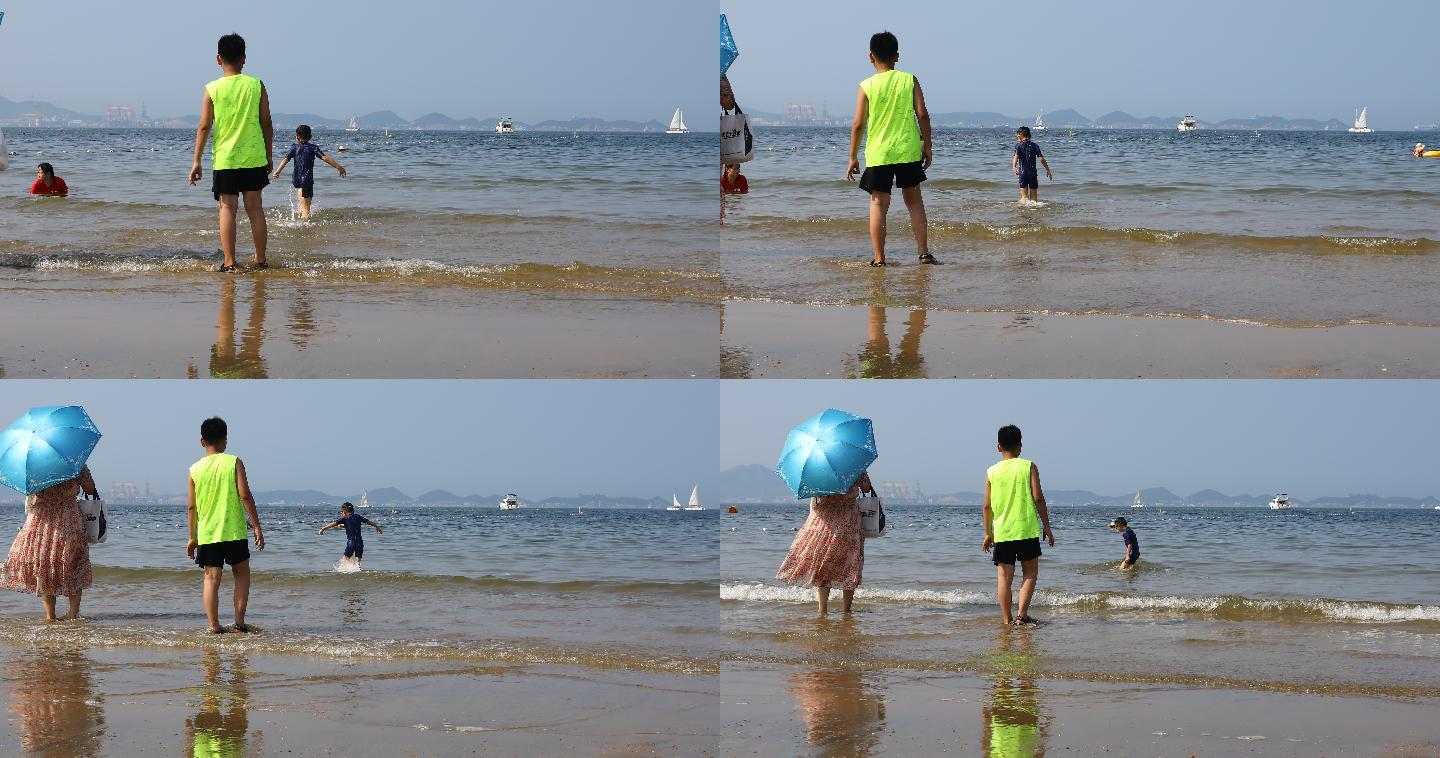 海边沙滩玩水的孩子素材