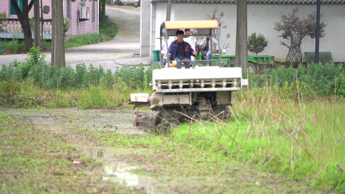 江南浙江农村农民田野农田机械耕作耕田