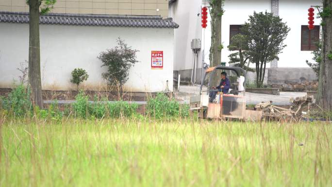 江南浙江农村农村春天春耕机械耕田耕作