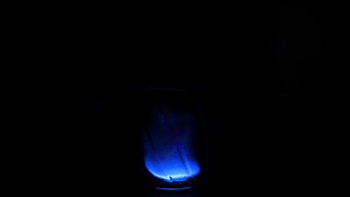 【升格】实拍蓝色火焰酒精火焰