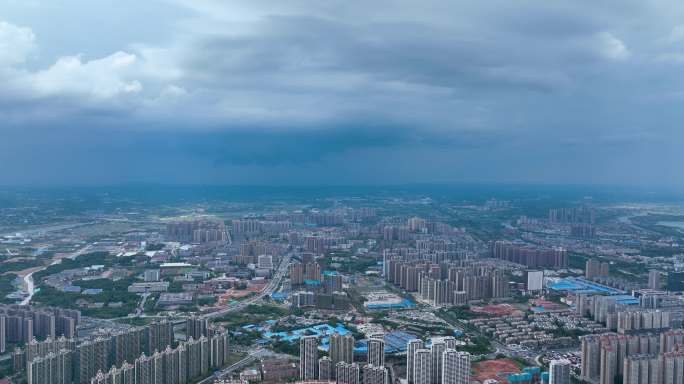 5K鸟瞰暴雨前乌云密布的长沙城区