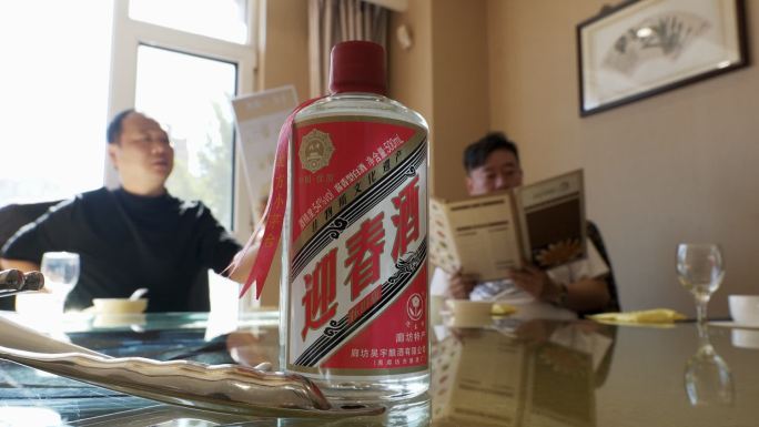 酒桌上聚餐点菜