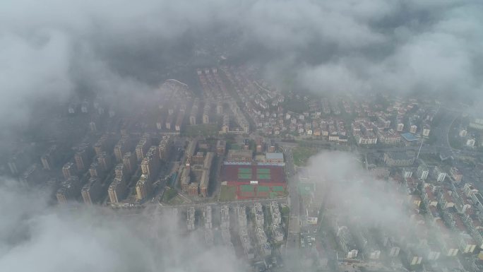 云雾里的学校