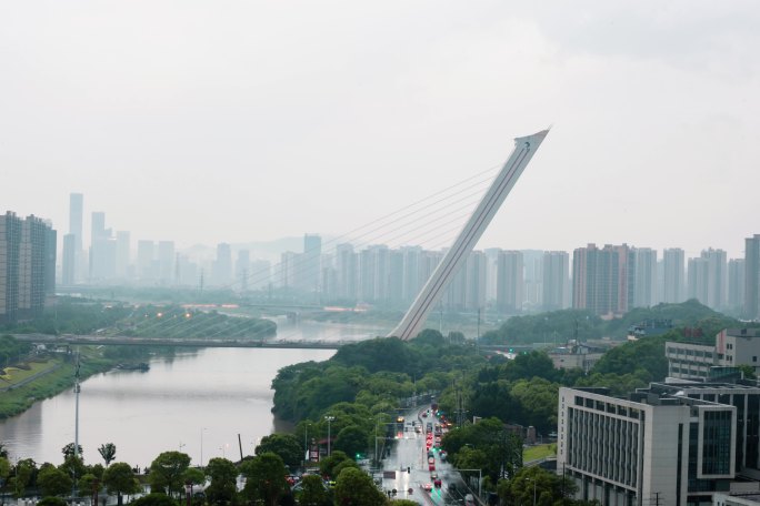 风雨中的长沙城