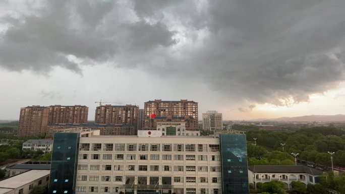 暴风雨来临