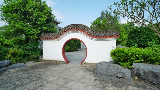 中式园林庭院围墙圆形月亮门洞