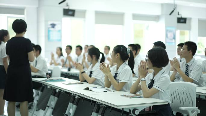 同学们鼓掌镜头