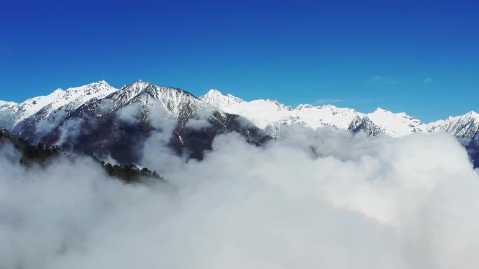 怒江境内最高峰嘎哇嘎普雪山航拍