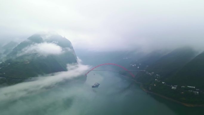 难得一见的重庆巫山县峡江低位晨雾