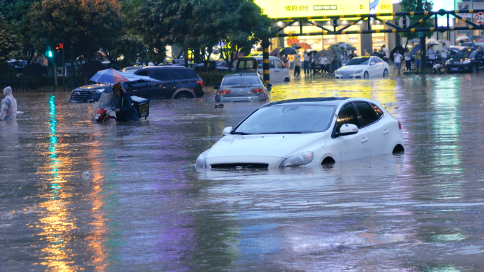 城市内涝洪水水灾 纪实拍摄路面积水