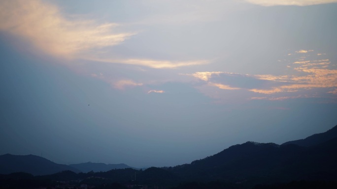 日落唯美傍晚天空夕阳落日延时视频