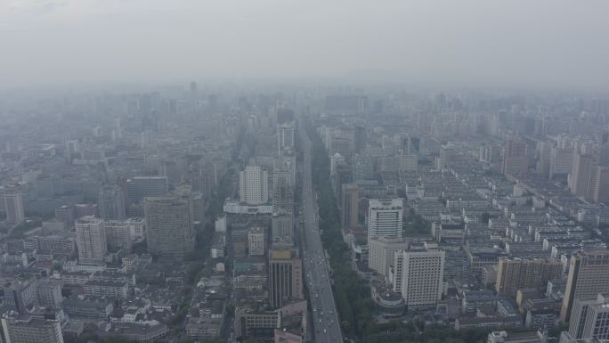 雾霾中的杭州城市