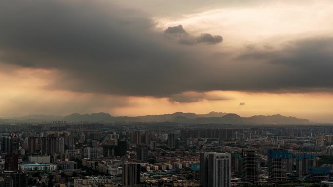 城市上空耶稣光丁达尔