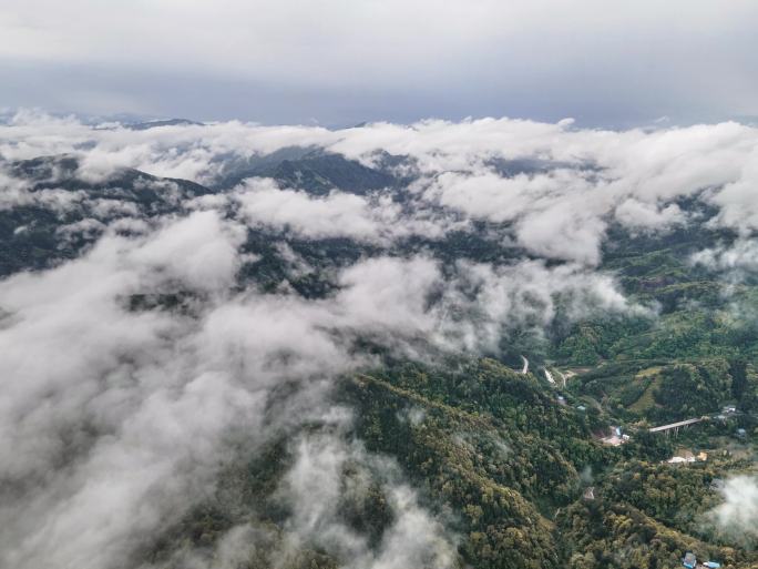 航拍雨后山区云海