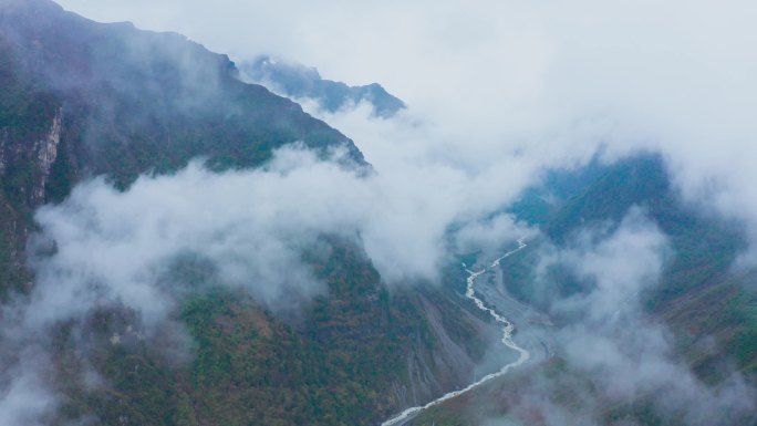 航拍西藏高山云雾-01