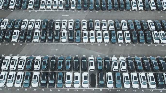 航拍露天停车场汽车生产企业新能源汽车制造