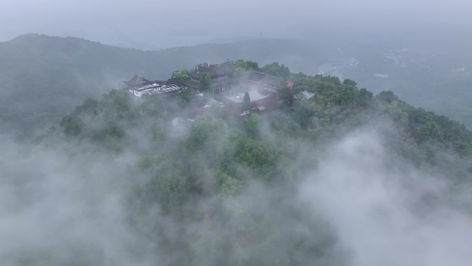 云雾中的玉皇山
