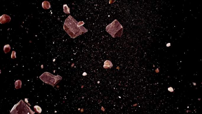 巧克力和榛子在空中碰撞超慢镜头1000 fps