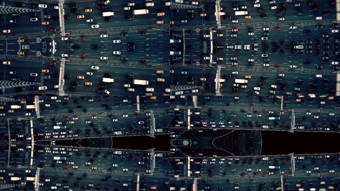 城市交通。空中背景。镜像效应