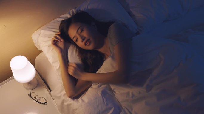 亚洲女人睡得好失眠