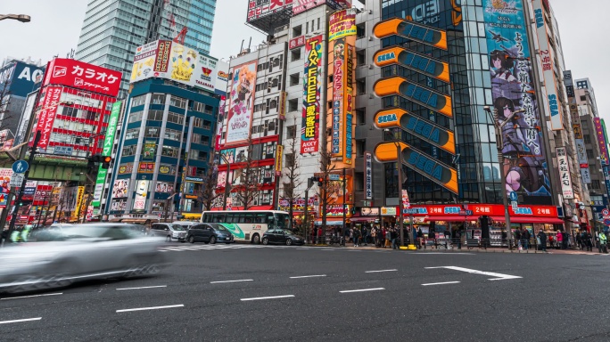 4K时间间隔：东京秋叶原街道电子城，拥挤的行人和游客购物的平移权，用于视频游戏、动画和漫画